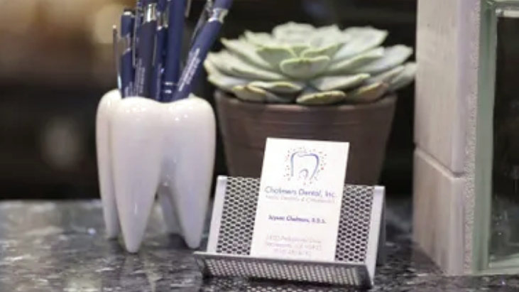 reception-desk-showing-chalmers-dental-business-card